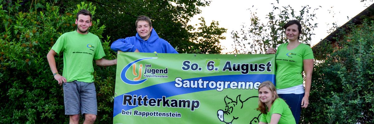 Johannes Wagner, Andreas Besenbäck, Viktoria Waldbauer und Anna Wagner laden recht herzlich zum 20.Sautrogrennen nach Ritterkamp ein.